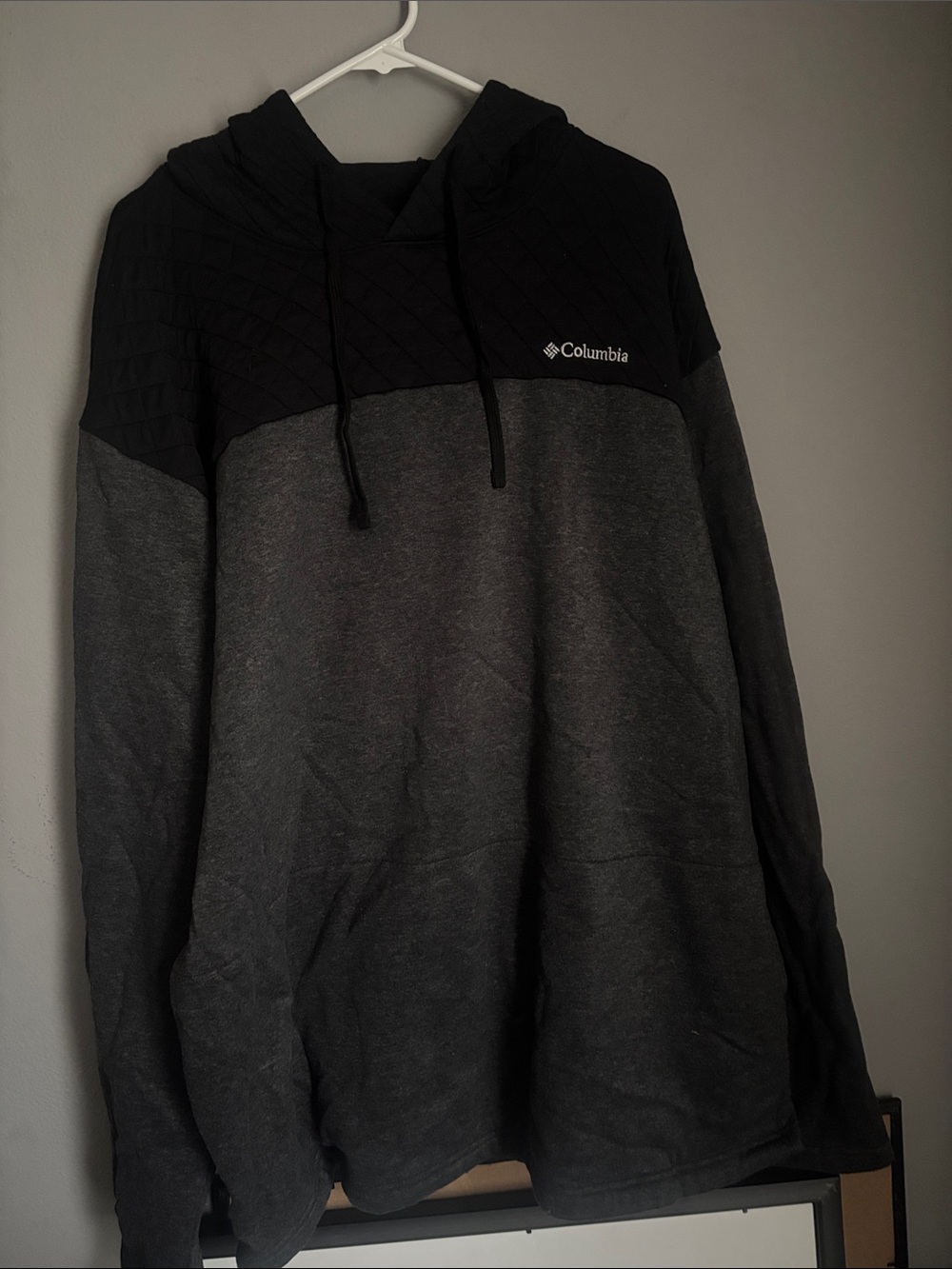 Columbia Men's Black & Charcoal Quilted Yoke Hooded Pullover